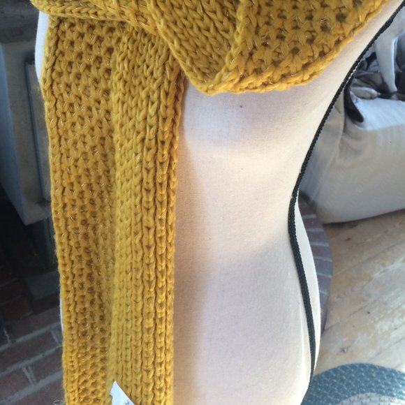 Cute Mustard Hat & Scarf Set NWOT - Picture 5 of 5